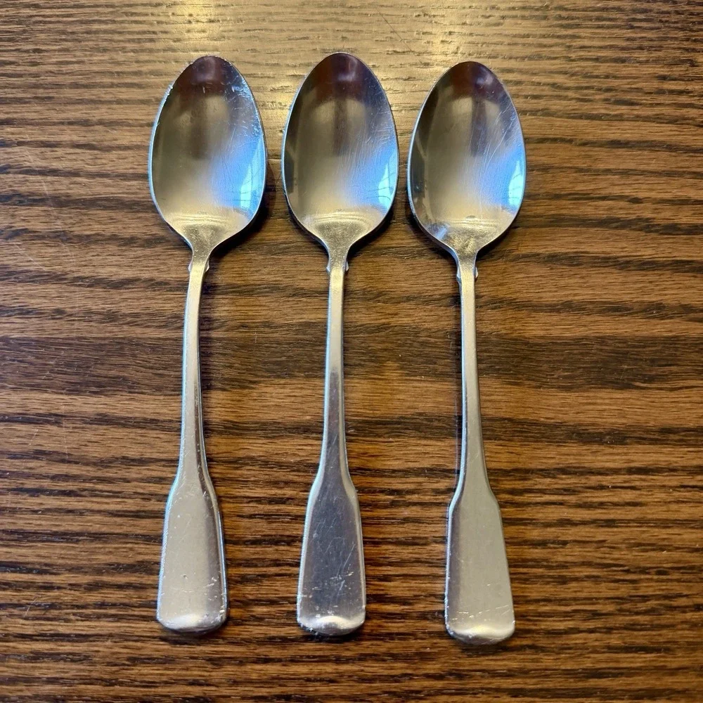 Oneida American Colonial Teaspoons Set Of 3. Slight Damage To 1 Spoon
